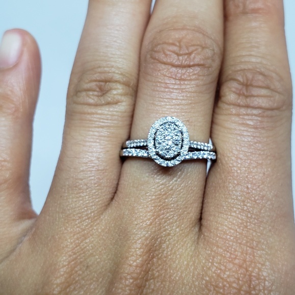 SOLD🌲Christmas Sale!🌲Diamond Engagement Ring - Picture 2 of 3